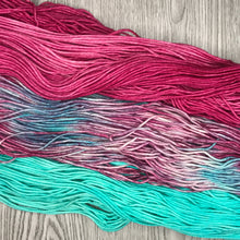Load image into Gallery viewer, Holiday Berry DK