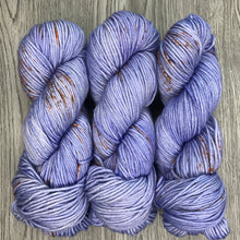 Load image into Gallery viewer, Lilac speckle DK