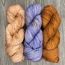 Load image into Gallery viewer, Lilac speckle DK